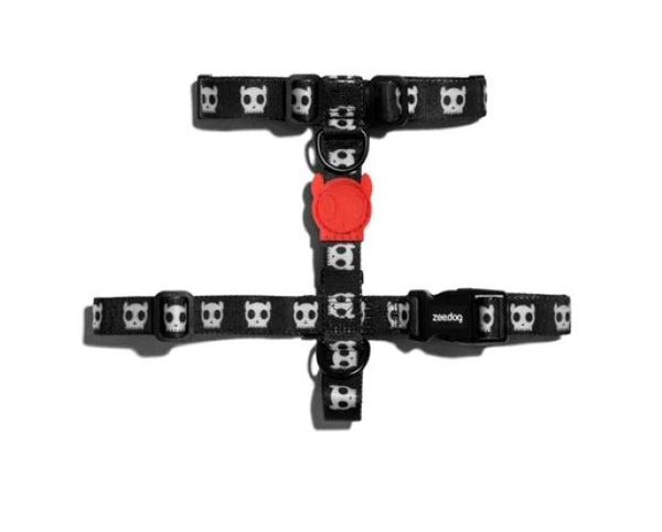 ZEE DOG H-HARNESS - SKULL - Medium.  The Zee.Dog H-Harness is easy-to-use and is fully adjustable with two d-ring placements on the back, providing two safe options to clip your leash.  Fully adjustable Adjusts to the next size up - great for puppies that are growing! Buckle is built with a 4-point locking system for added safety Two d-ring options on the back Iconic rubber logo protects stitching for longer durability Size Medium  Neck: 31 - 49cm Girth: 42 - 68cm