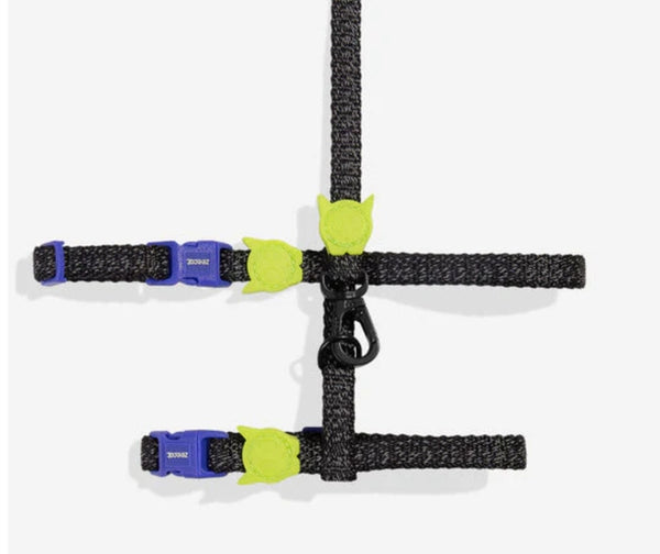 The NOX collection by Zee.Cat has reflective thread woven through.
The Zee.Cat harness and lead set is made of super soft, strong, and durable polyester and features the signature Zee.Cat rubber logo.

Adjustable size:
Fits neck 20-30cm, girth 26-41cm
Lead length 120cm