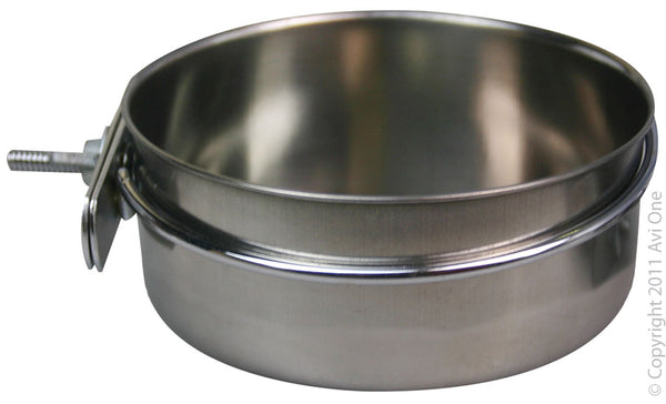 Coop Cup With Clamp Holder 840ml. Features & Benefits:  Made from high quality stainless steel – hygienic, will not rust, crack or break Durable Easy to clean Scratch resistant