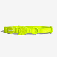 ZEE.CAT NEOPRO CAT COLLAR - LIME. The NeoPro™ cat collar by Zee.Dog is built with a NeoPro™ rubber overlay that protects the Polyester making it extremely weather proof, scratch resistant and super easy to clean. The buckle is a break away buckle that will keep your cat safe when outside. The signature rubber logo protects stitching for durability. D-ring for attaching your cats ID tag. Size adjustable, 20 – 30cm